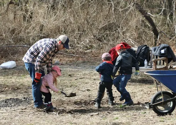 Family volunteers homesite clean up day