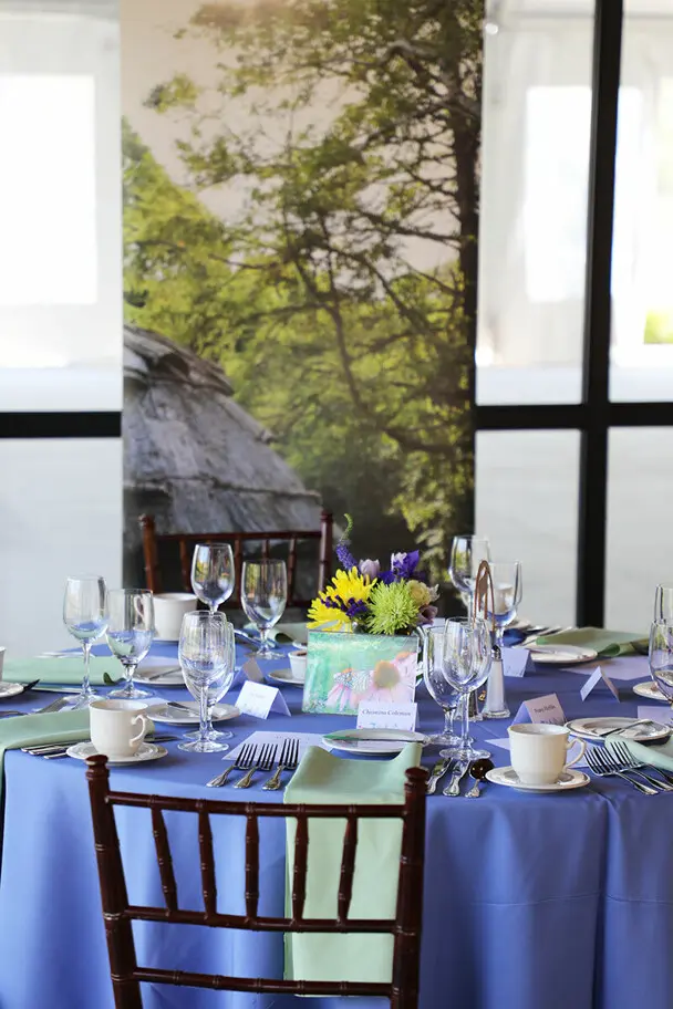 Annual meeting table settings decor