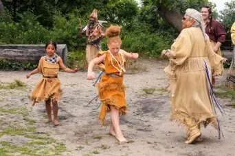 Strawberry thanksgiving standing quiver presentation children dance