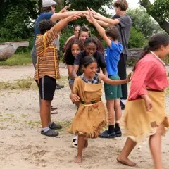 Strawberry thanksgiving standing quiver presentation guests dance arch