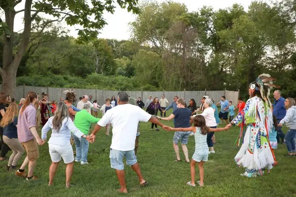 Red hawk demonstration circle dance