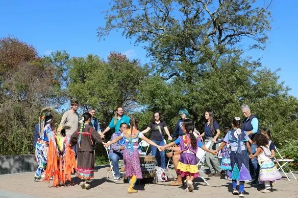 Neesh la dancers circle dance