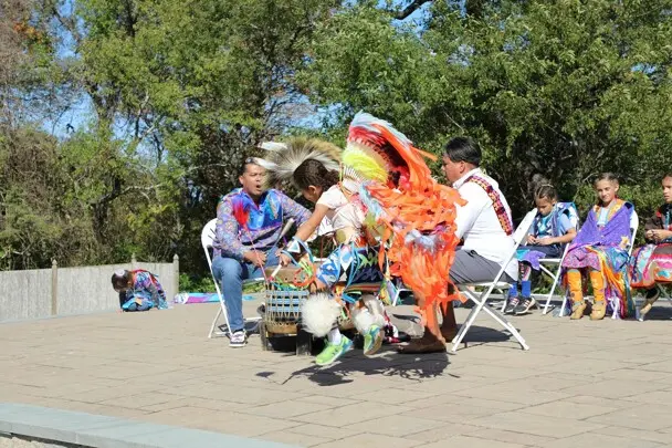 Neesh la dancers eel river