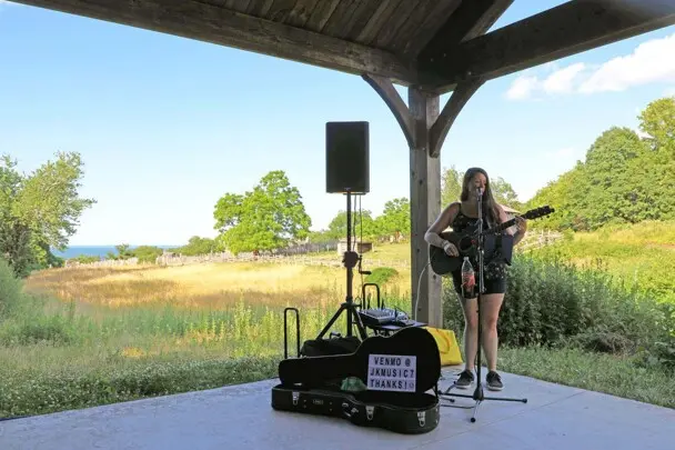 Jessi kenney performs plimoth patuxet