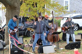 The Shady Roosters perform at Grain Fest.