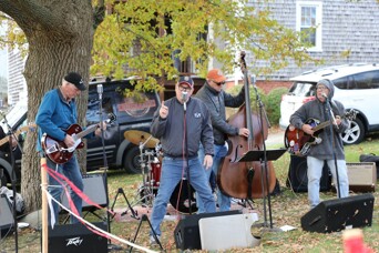 The Shady Roosters perform at Grain Fest.