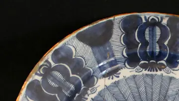 Collection peacock delftware plate