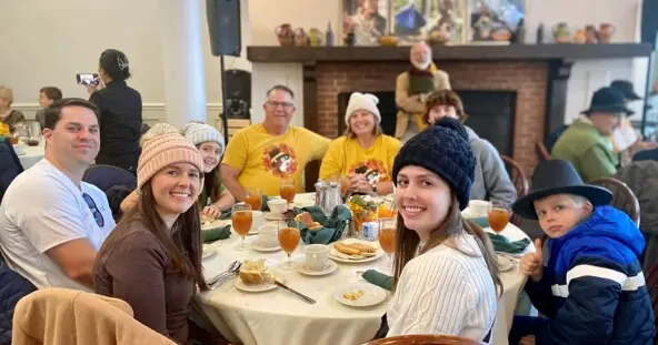 Thanksgiving meal crowd plimoth patuxet