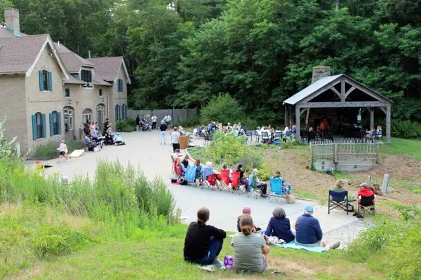 Summer music series the groovalottos crowd