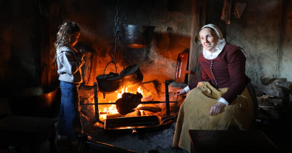 girl-hearth-cooking-pilgrim-english-village