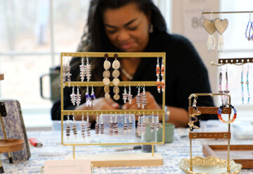 Indigenous Artisan makes jewelry at the Winter Fine Arts & Craft Fair