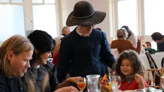 Thanksgiving dining pilgrim woman