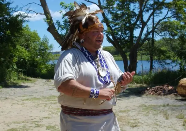 Culture keepers dressed in reglia sings