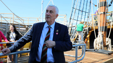 Lindasy hoyle visits mayflower ii
