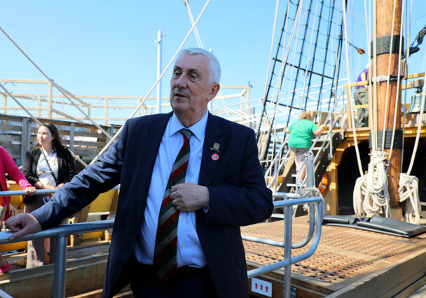 Lindasy hoyle visits mayflower ii